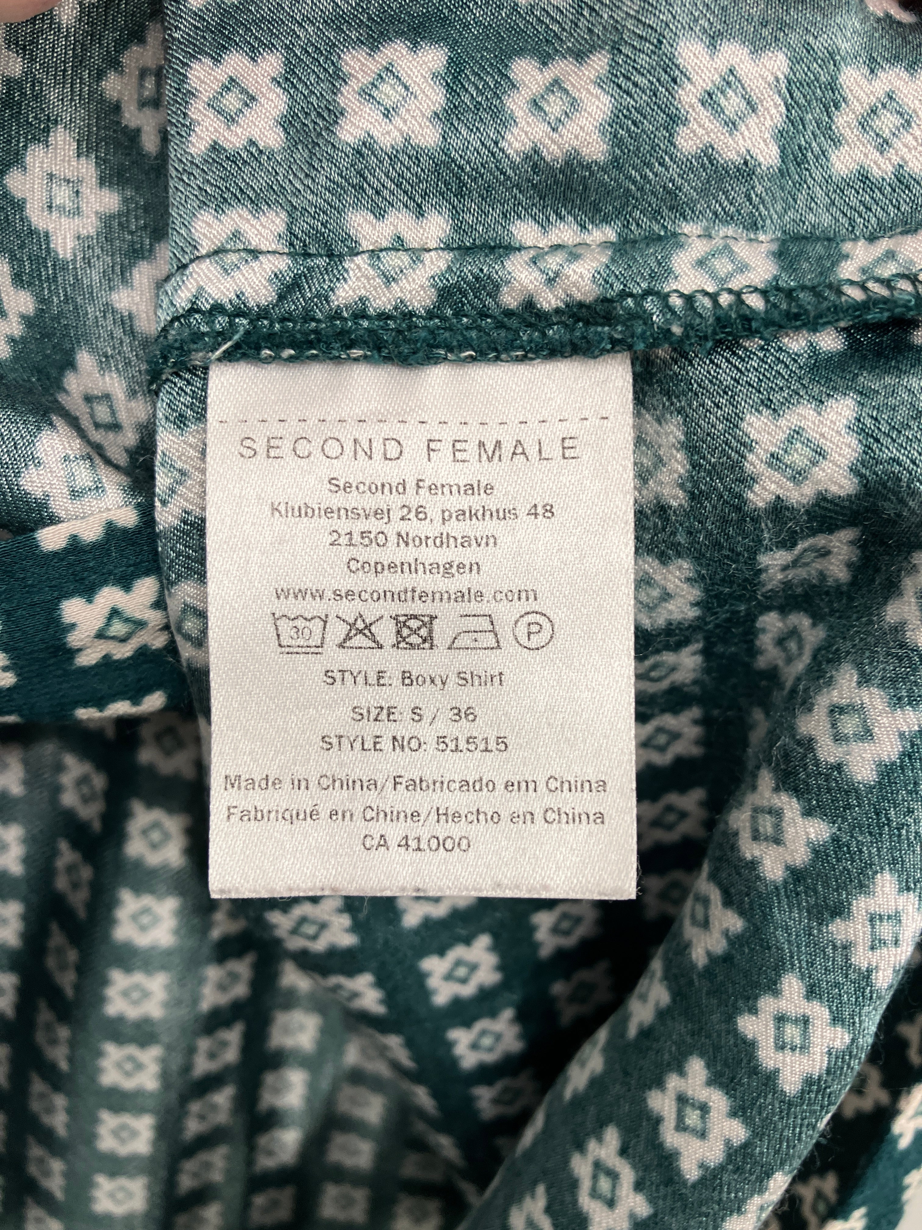 Second Female Bluse